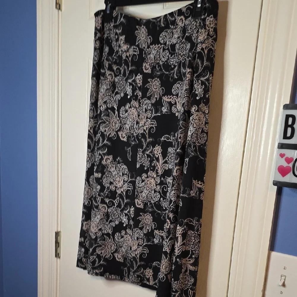 JohnPaulRichard Skirt Medium Floral Paisley Black White Tan